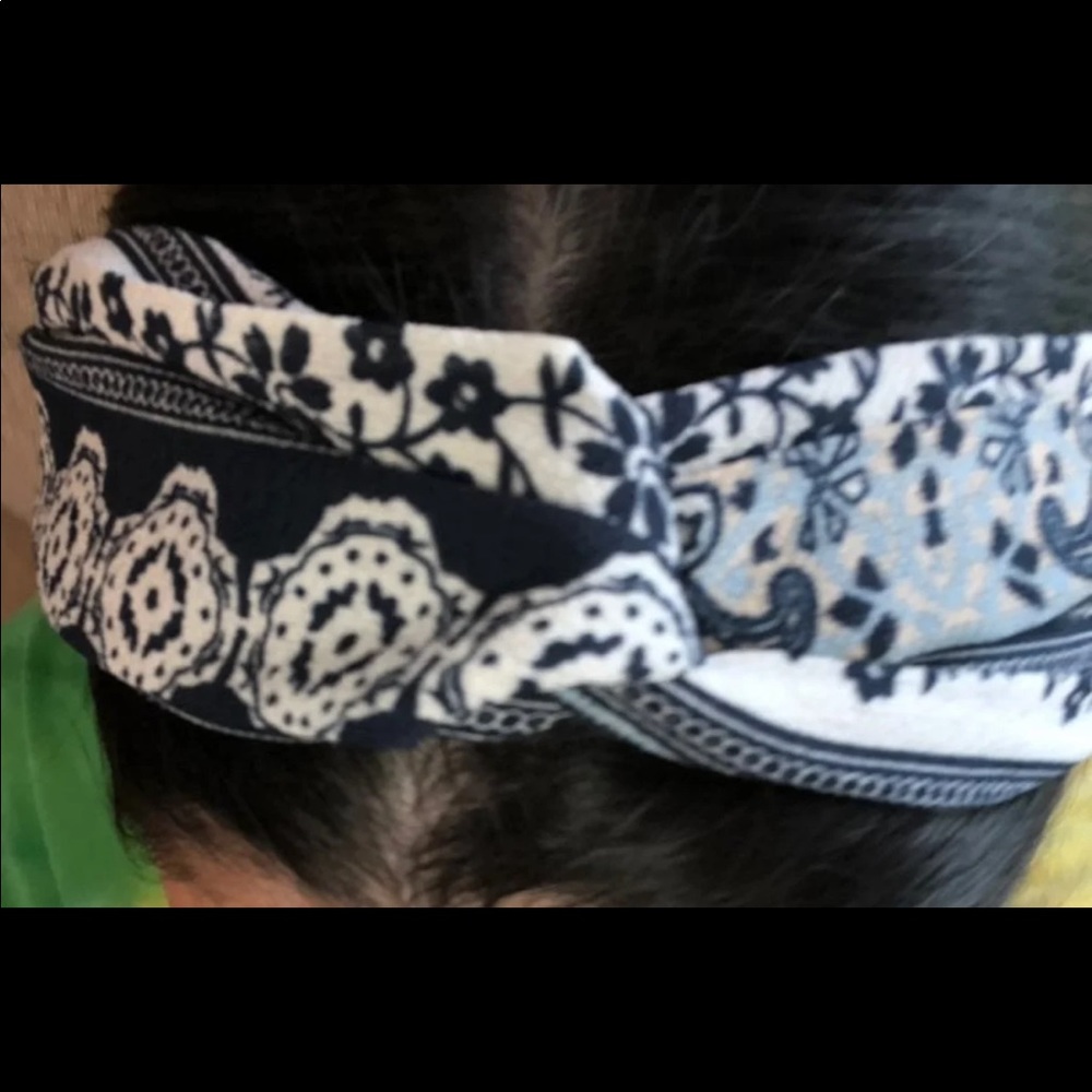 Patterned Headband - Picture 4 of 4